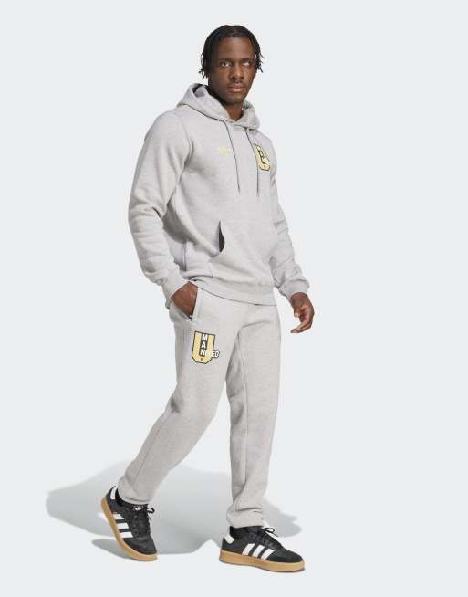 Pantalones gris medio jaspeado con diseño del Manchester United VRCT de adidas Originals