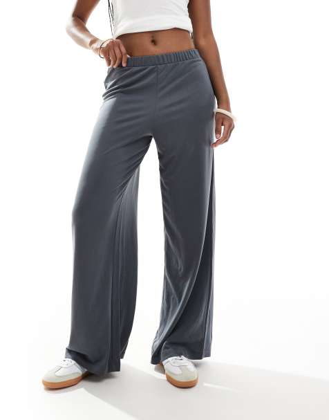 Pantalones gris oscuro de pernera ancha y talle bajo de punto supersuave de Monki - view 1