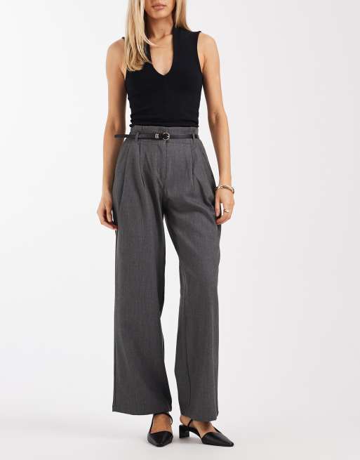 Pantalones gris oscuro jaspeado de pernera ancha con cinturón de Vero Moda (parte de un conjunto), 2 de 5