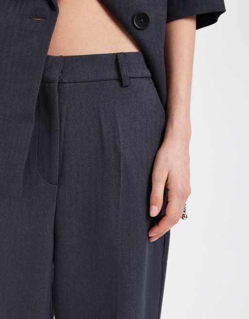 Pantalones gris oscuro jaspeado de talle medio y pernera ancha de Vero Moda (parte de un conjunto), 3 de 5