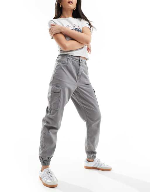 Pantalones grises cargo con bajos elásticos de New Look