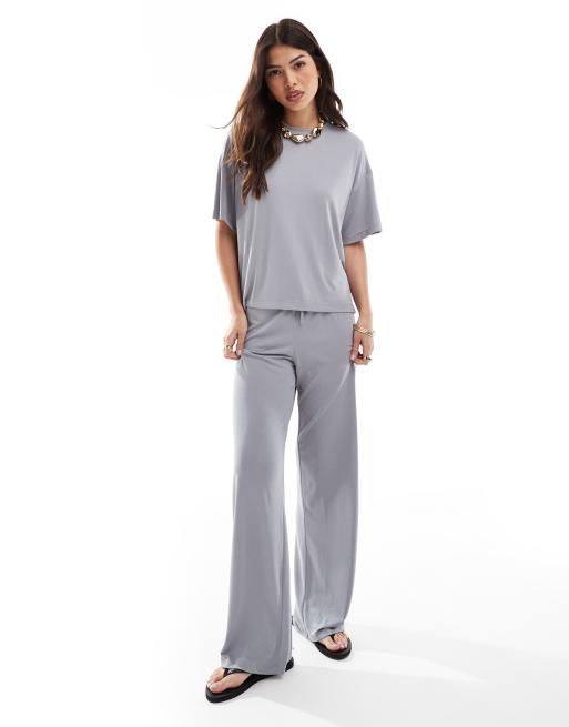 Pantalones grises ceñidos de pernera ancha de tejido muy suave de PIECES (parte de un conjunto)