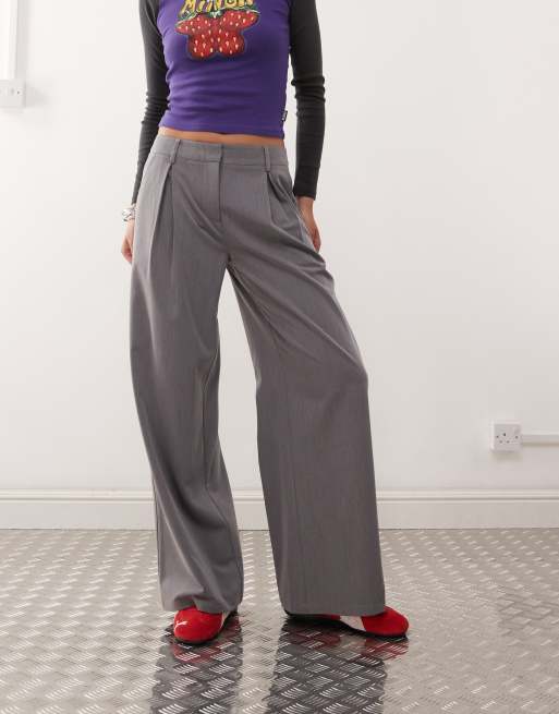 Pantalones grises de pernera ancha con detalle de pinzas de COLLUSION, 4 de 5