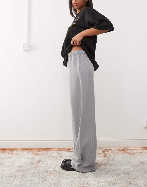 Pantalones grises de pernera ancha con raya diplomática de Reclaimed Vintage