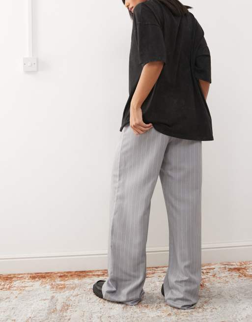 Pantalones grises de pernera ancha con raya diplomática de Reclaimed Vintage