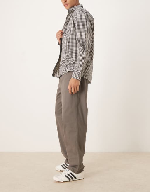 Pantalones grises holgados de antelina de ASOS DESIGN, 3 de 5