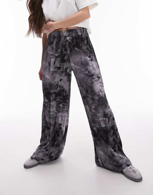 Pantalones grises plisados con estampado abstracto efecto aerografiado de Topshop, 5 de 5