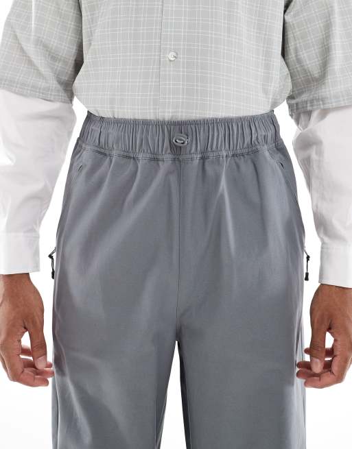 Pantalones grises sin cierres muy holgados de nailon de ASOS DESIGN, 4 de 5