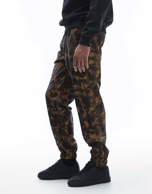 Pantalones impermeables con estampado abstracto fangoso y cordón ajustable 18560 de Rains, 3 de 5