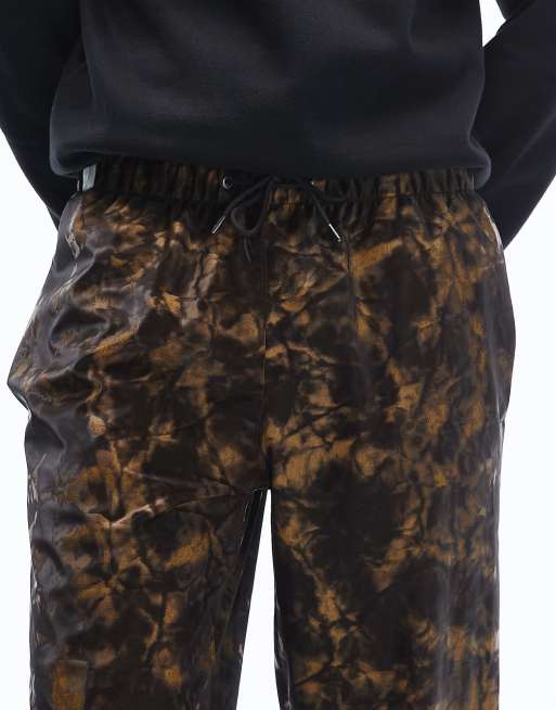Pantalones impermeables con estampado abstracto fangoso y cordón ajustable 18560 de Rains, 5 de 5