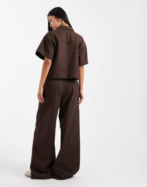 Pantalones marrón caramelo de pernera ancha de sarga texturizada de Pieces (parte de un conjunto), 4 de 5