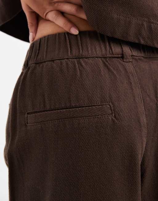 Pantalones marrón caramelo de pernera ancha de sarga texturizada de Pieces (parte de un conjunto), 5 de 5