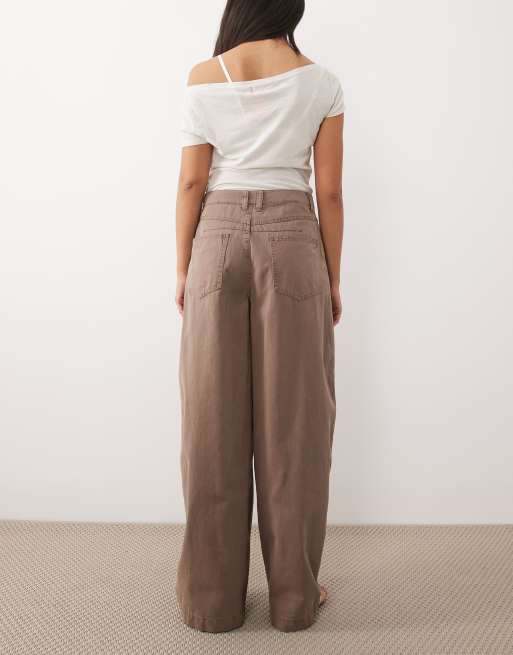 Pantalones marrón champiñón de corte barrel con efecto lavado de ASOS DESIGN, 2 de 5