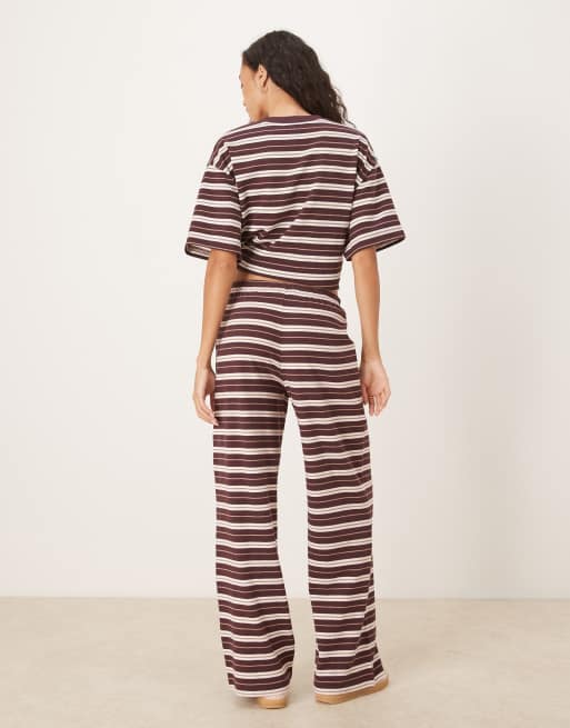 Pantalones marrón chocolate a rayas de pernera ancha de tejido texturizado de ASOS DESIGN (parte de un conjunto), 3 de 5