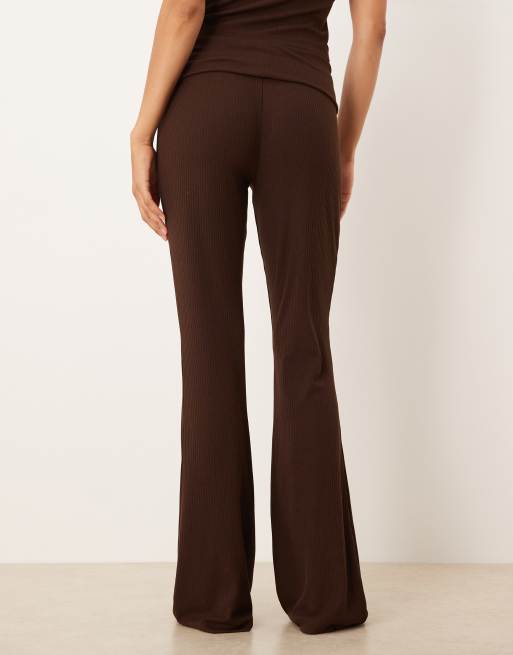 Pantalones marrón chocolate con cinturilla vuelta de canalé Mix & Match de ASOS DESIGN, 4 de 4