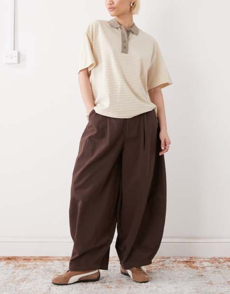 Pantalones marrón chocolate de corte bombacho extragrande con pinzas de COLLUSION - view 1