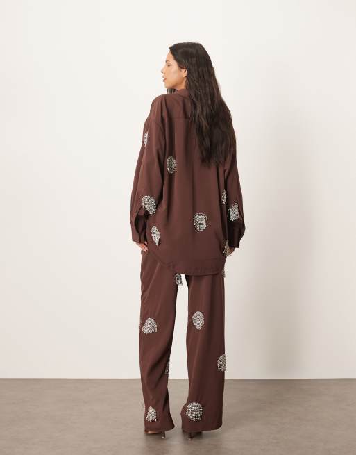 Pantalones marrón chocolate de pernera ancha con diseño de lunares con flecos de strass de ARRANGE (parte de un conjunto), 4 de 5
