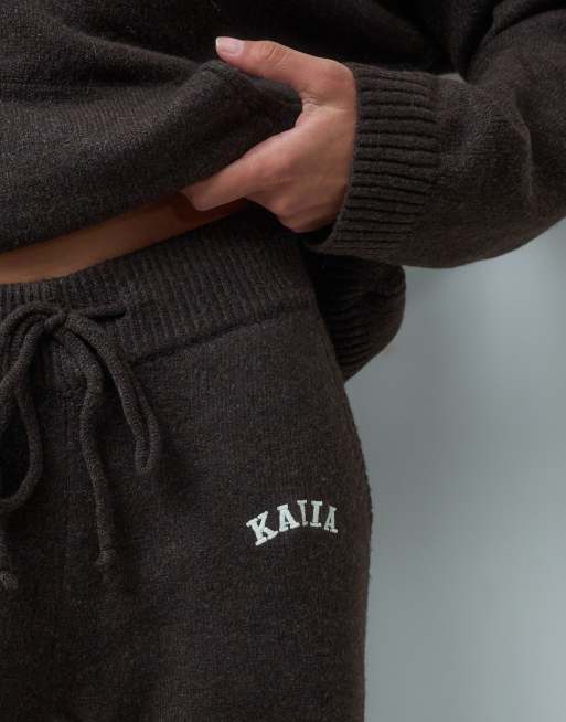 Pantalones marrón chocolate de pernera ancha con logo bordado de punto efecto lana de Kaiia (parte de un conjunto), 4 de 5