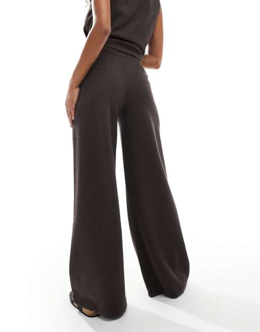 Pantalones marrón chocolate de pernera ancha de canalé suave premium de Miss Selfridge, 2 de 5