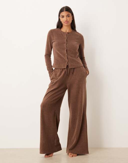 Pantalones marrón chocolate de pernera ancha de polar ligero Mix & Match de ASOS DESIGN