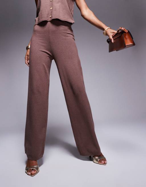 Pantalones marrón chocolate de pernera ancha de punto de In The Style (parte de un conjunto), 3 de 5