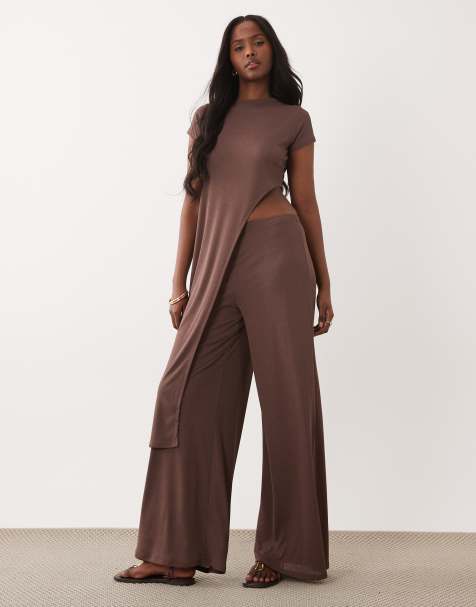 Pantalones marrón chocolate de pernera ancha de tejido transparente rugoso de ASOS DESIGN (parte de un conjunto) - view 1