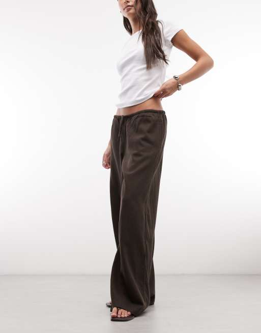 Pantalones marrón chocolate de pernera ancha sin cierres de mezcla de lino de Weekday, 2 de 5