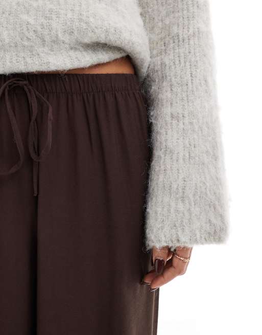 Pantalones marrón chocolate de pernera ancha y corte sartorial casual sin cierres de ASOS DESIGN, 5 de 5