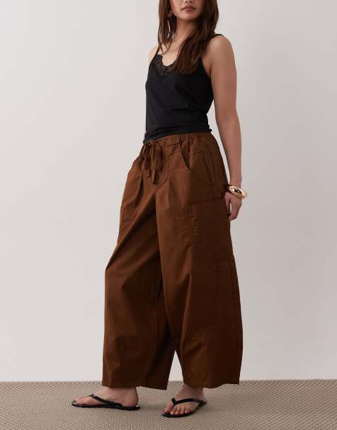 Pantalones marrón chocolate de pernera barrel sin cierres de ASOS DESIGN Petite - view 1