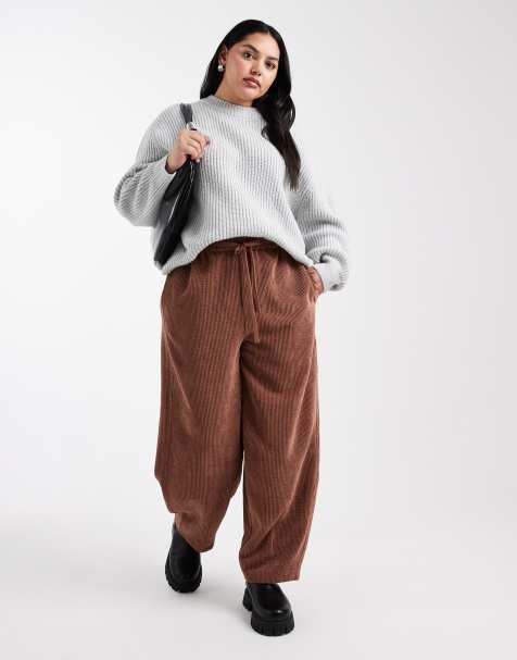 Pantalones marrón chocolate de pernera barrel sin cierres de pana de ASOS DESIGN Curve - view 1