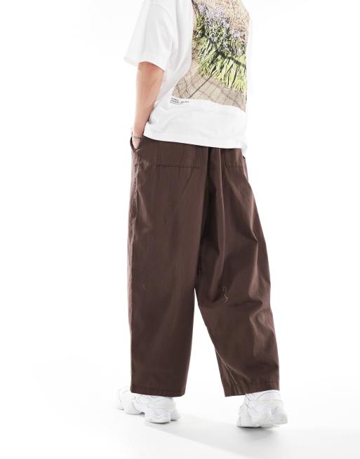 Pantalones marrón chocolate holgados y extragrandes con cintura elástica de ASOS DESIGN , 2 de 5