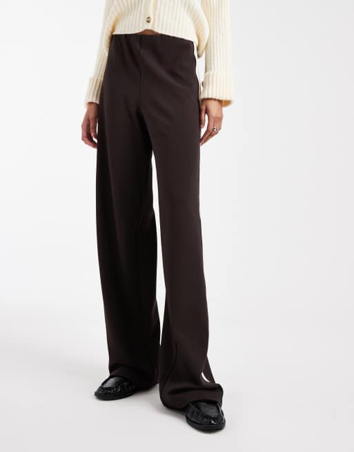 Pantalones marrón chocolate sin cierres de corte suelto con raya lateral de Vero Moda Tall, 2 de 5