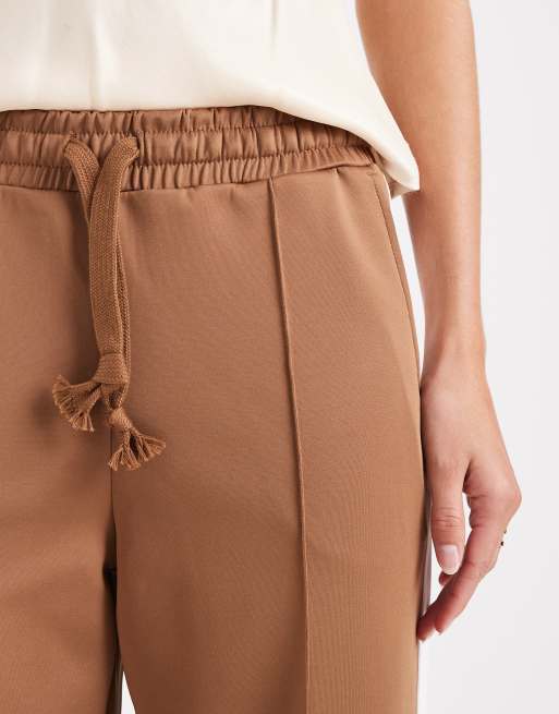 Pantalones marrón claro de pernera recta con raya lateral blanca de punto liso de Noisy May Tall, 5 de 5