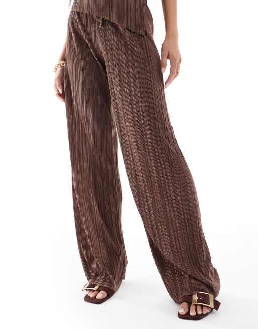 Pantalones marrón claro plisados de pernera ancha de ASOS DESIGN (parte de un conjunto)