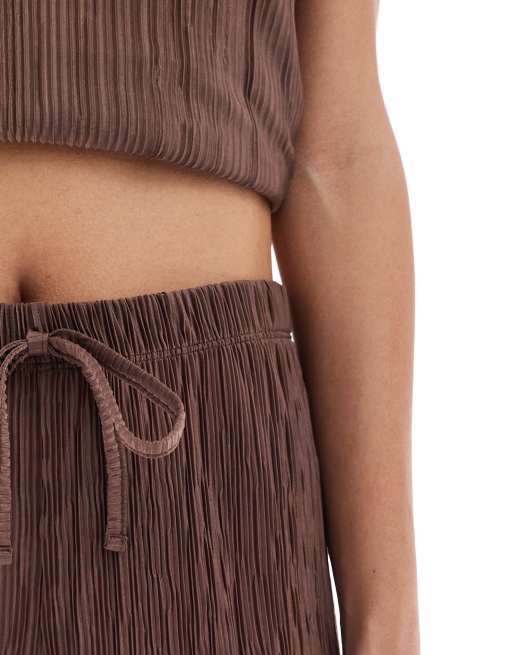 Pantalones marrón claro plisados de pernera ancha de ASOS DESIGN (parte de un conjunto), 3 de 4