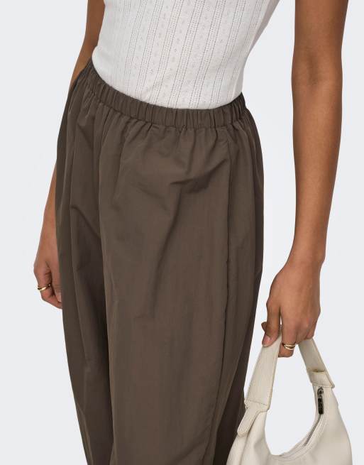 Pantalones marrón intenso de estilo paracaidista de ONLY, 4 de 5