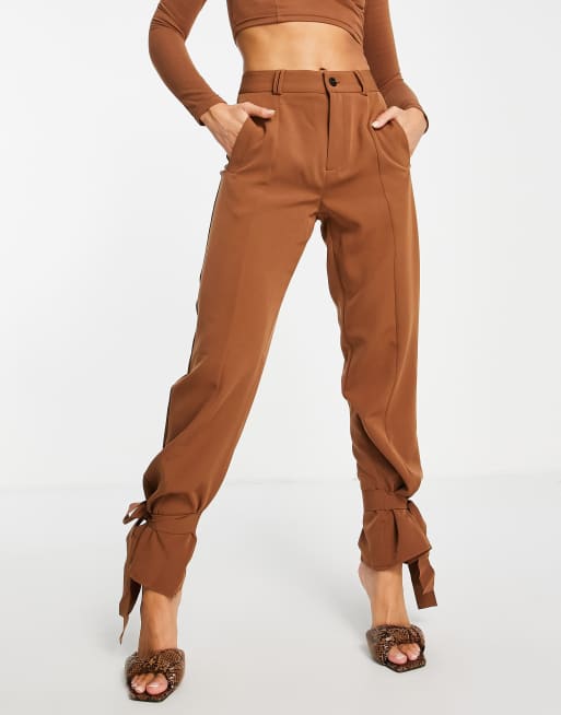 Pantalones marrón medianoche anudados al tobillo de Extro & Vert (parte de un |