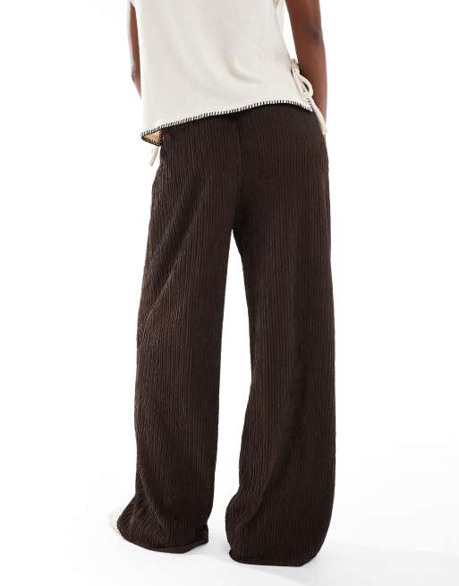 Pantalones marrón oscuro de pernera ancha de tejido texturizado de New Look, 3 de 5