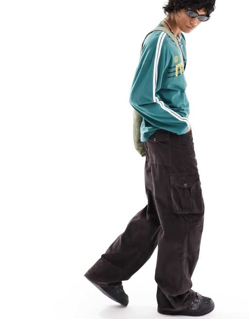 Pantalones marrón oscuro holgados utilitarios de pana de COLLUSION