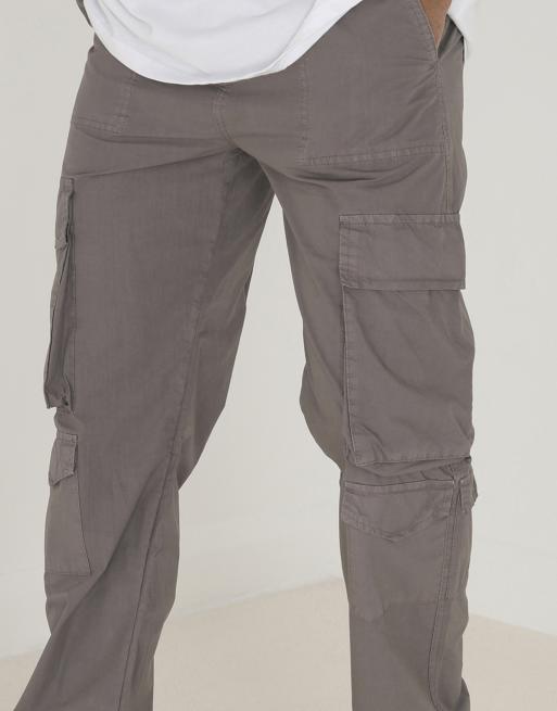 Pantalones marrón topo cargo de corte suelto de popelina de algodón de Brave Soul, 4 de 4