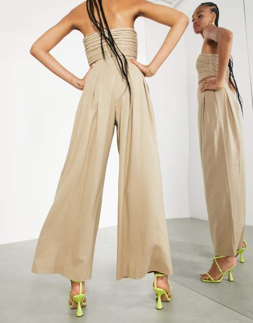 Pantalones marrón topo de pernera ancha con pinzas en la parte delantera de ASOS Edition, 2 de 4