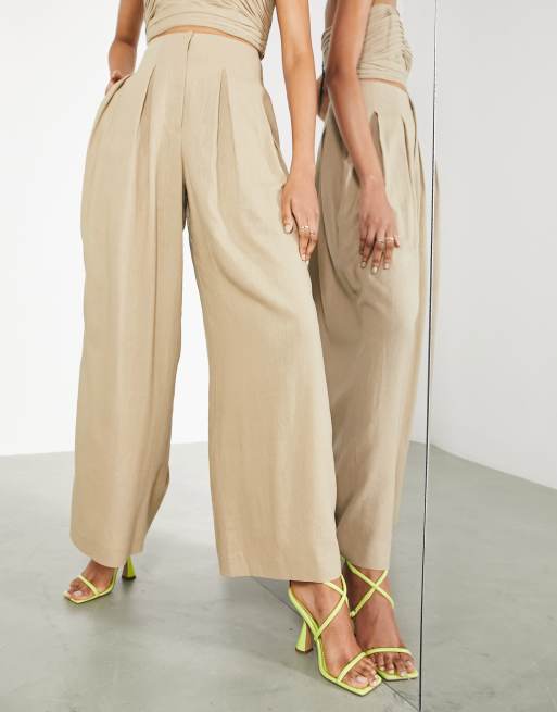 Pantalones marrón topo de pernera ancha con pinzas en la parte delantera de ASOS Edition, 4 de 4