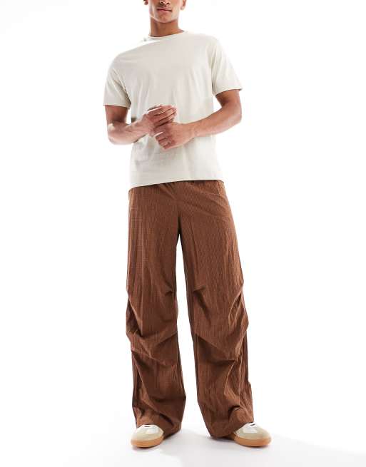 Pantalones marrones a cuadros holgados sin cierres de nailon de ASOS DESIGN, 2 de 5