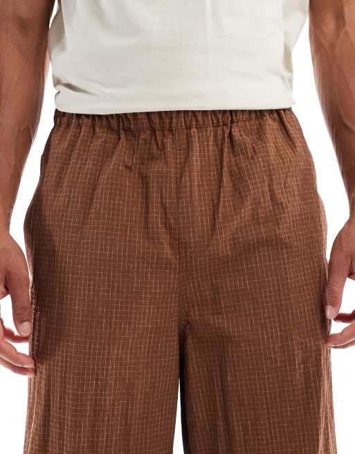 Pantalones marrones a cuadros holgados sin cierres de nailon de ASOS DESIGN, 4 de 5
