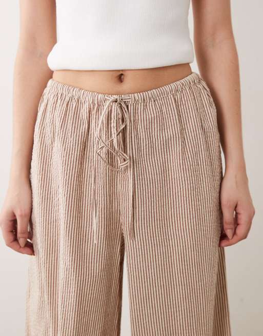 Pantalones marrones a rayas de pernera ancha con lazada de Wednesday's Girl, 3 de 5
