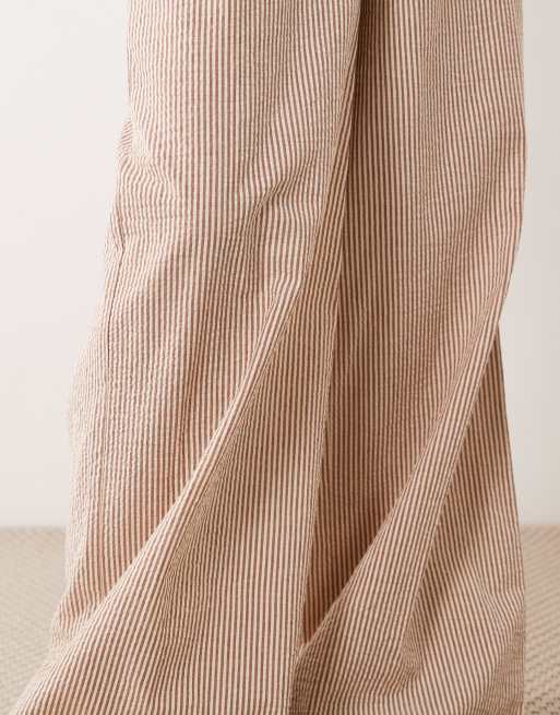 Pantalones marrones a rayas de pernera ancha con lazada de Wednesday's Girl, 4 de 5