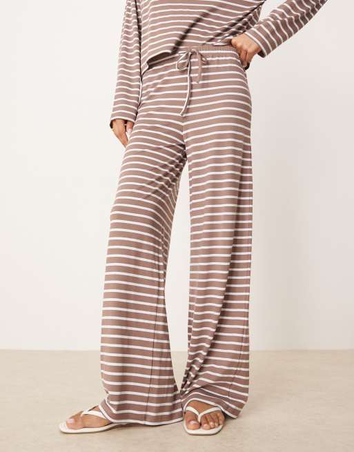 Pantalones marrones a rayas de pernera ancha de ASOS DESIGN (parte de un conjunto), 2 de 5