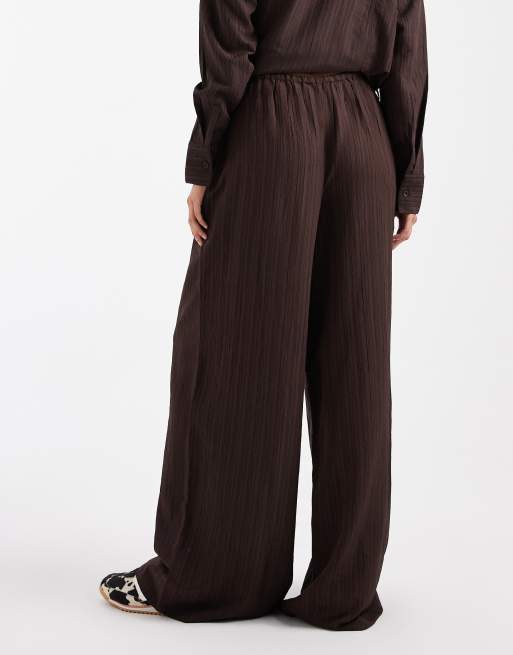 Pantalones marrones a rayas de pernera ancha de Wednesday's Girl, 3 de 5