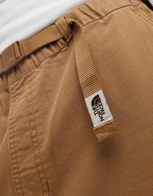 Pantalones marrones con diseño utilitario y cinturón Beta de The North Face, 4 de 5
