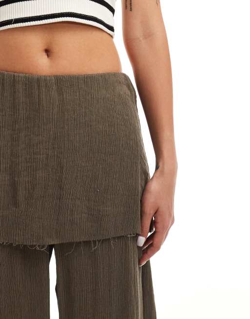 Pantalones marrones con falda de tejido vaporoso Amra de Weekday, 4 de 5